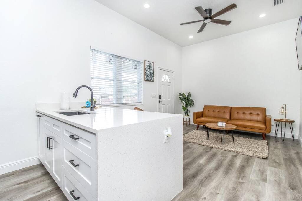 2Br Spacious House In Heart Of West Tampa Zewnętrze zdjęcie
